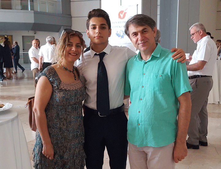Basliksiz-1 Ailesi